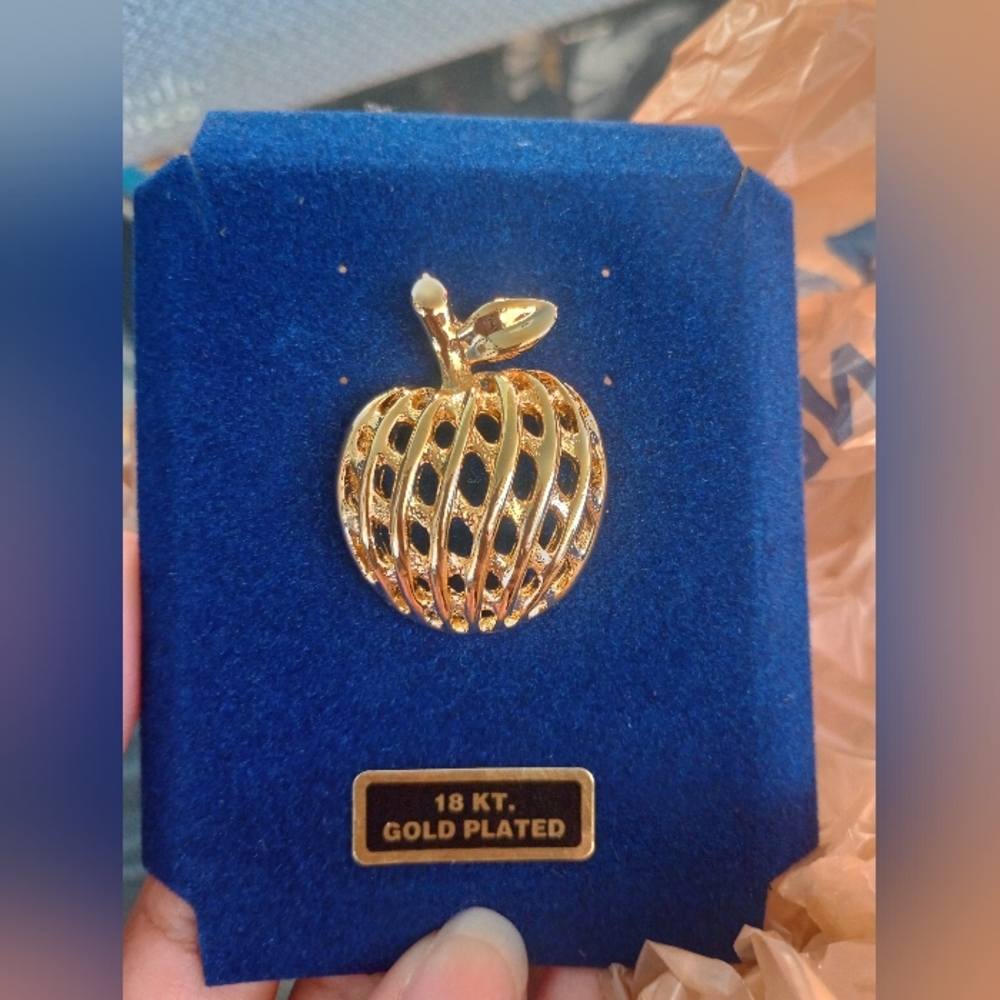 Gold Tone Lattice Apple Brooch